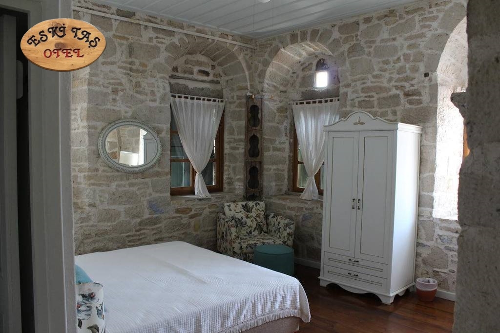 çeşme eski taş otel konaklama