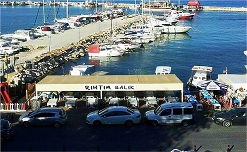 Çeşmealtı Rıhtım Restaurant Denize Sıfır Serpme Kahvaltı
