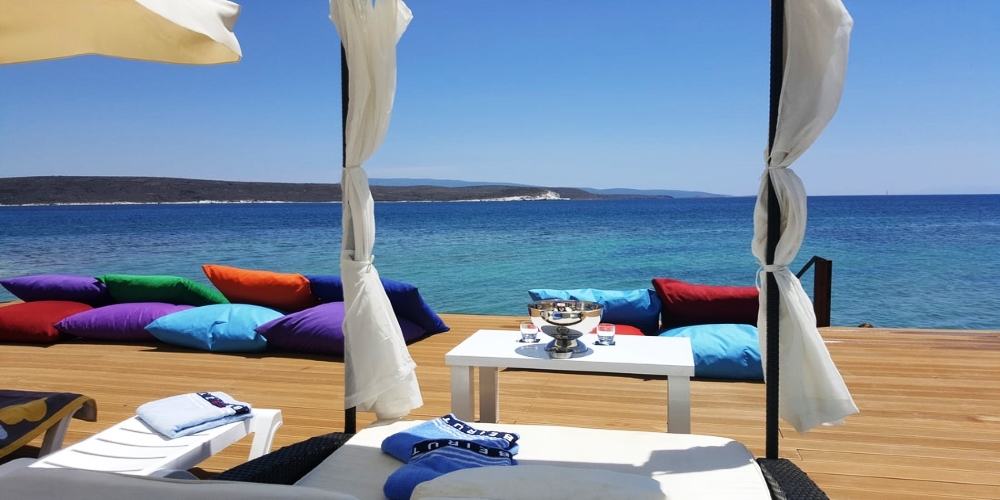 alaçatı beirut beach club giriş ve hamburger fırsatı