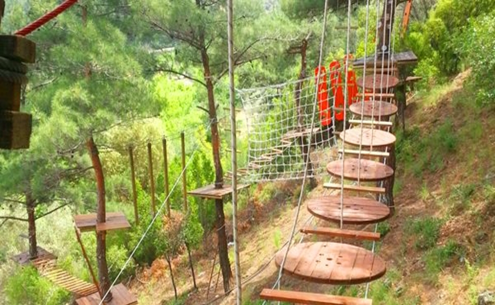Homeros Adventure'da 20 Etap Macera Parkuru, 300 mt. Zip-line, Dev Tırmanma Duvarı ve Mangal Keyfi