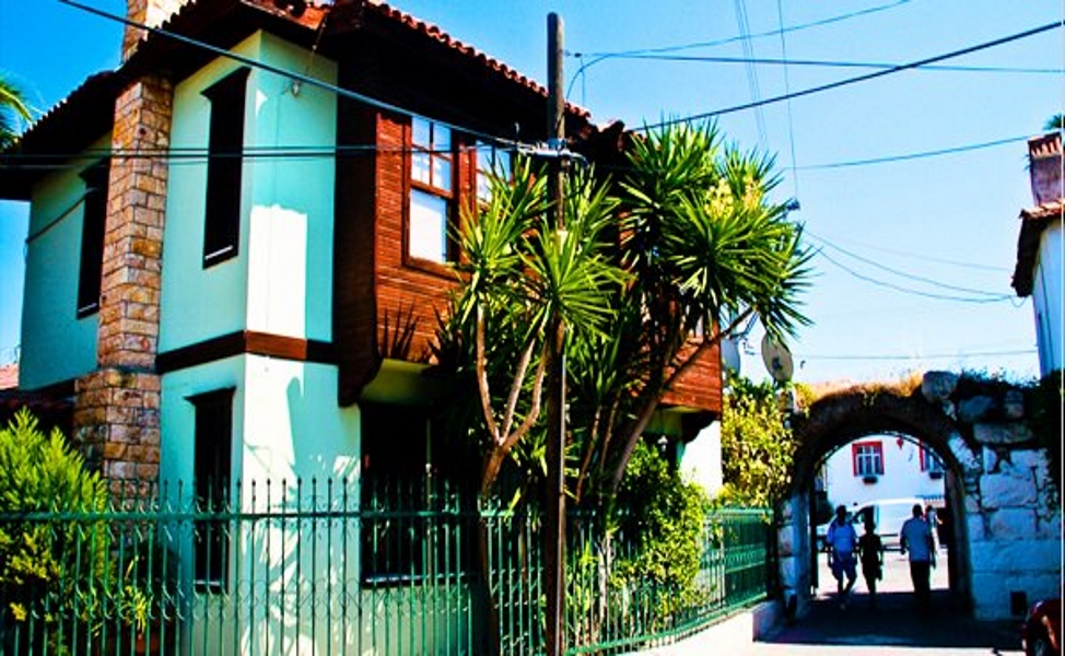 Sığacık Kale içi La Casa Cafe Mekan | İzmirburaya.com