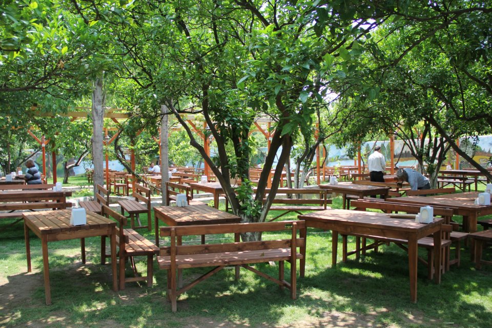 Mangal Keyfine Ne Dersiniz; Bizim Bahçe�den Yarım Kilo Kanat, 4 Çeşit