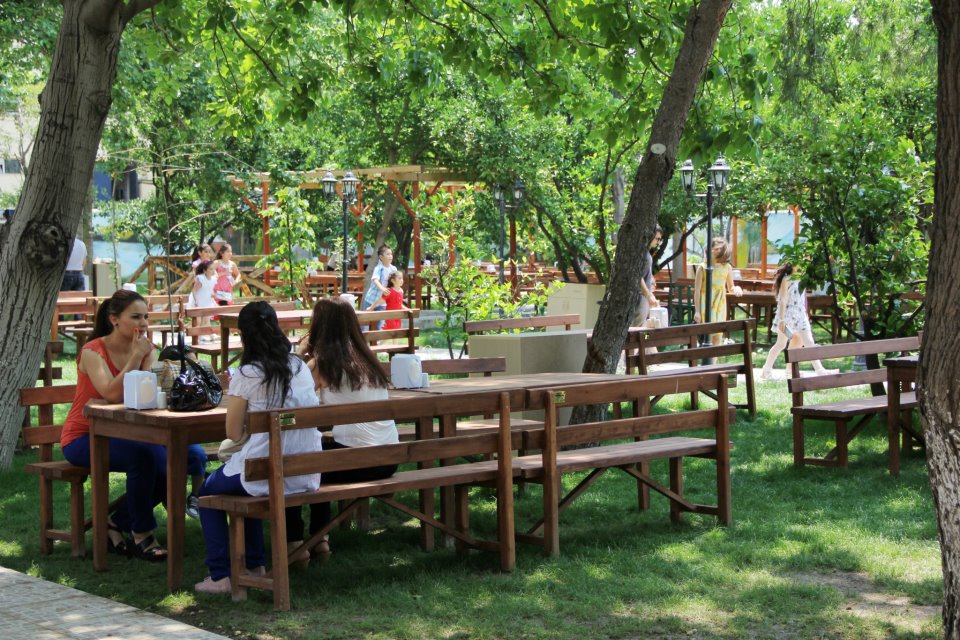 Mangal Keyfine Ne Dersiniz; Bizim Bahçe�den Yarım Kilo Kanat, 4 Çeşit