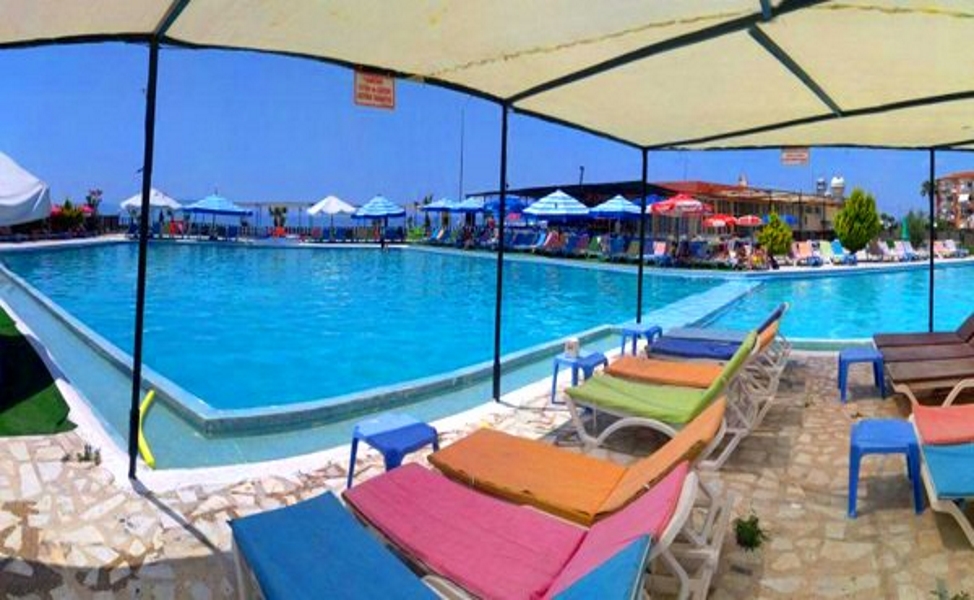 Rainbow Beach havuz ve serpme kahvaltı fırsatı