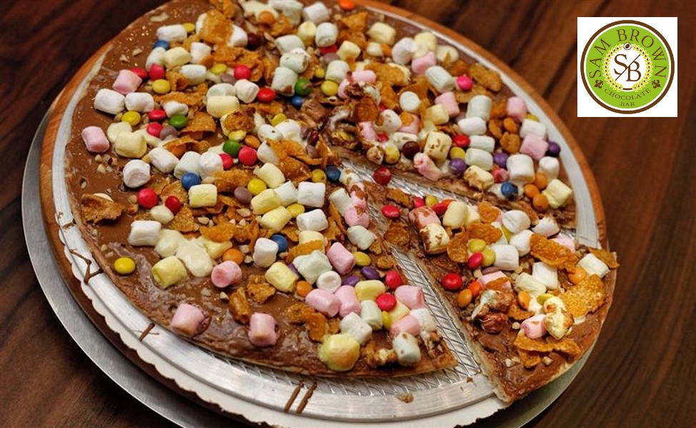 Alsancak Sam Brown Cafe Bar 2 Kişilik Çikolatalı Pizza ve Seçmeli Kahve Fırsatı
