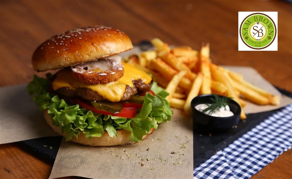 Alsancak Sam Brown Cafe Bar hamburger, patates kızartması, soğuk içecek fırsatı
