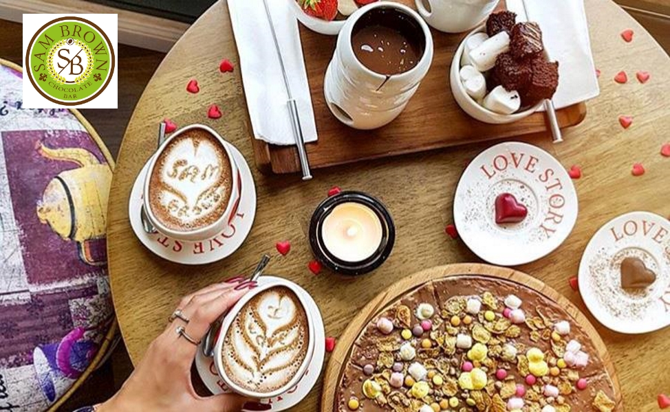 Alsancak Sam Brown Chocolate Cafe’de 2 Kişilik Fondue, Çikolatalı Pizza, Pralin Çikolata, Iced Frappe ve Sıcak İçecek’ten Oluşan Sizi Tatlıya Doyuracak Menü