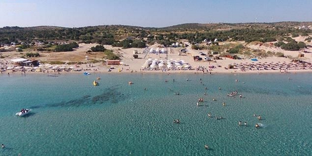 Med cesme в реальном времени. Алтынкум Чешме. Пляж Алтынкум Чешме. Пляж Азмак в Оваджыке, Чешме. Пляж Алтынкум на карте Чешме.